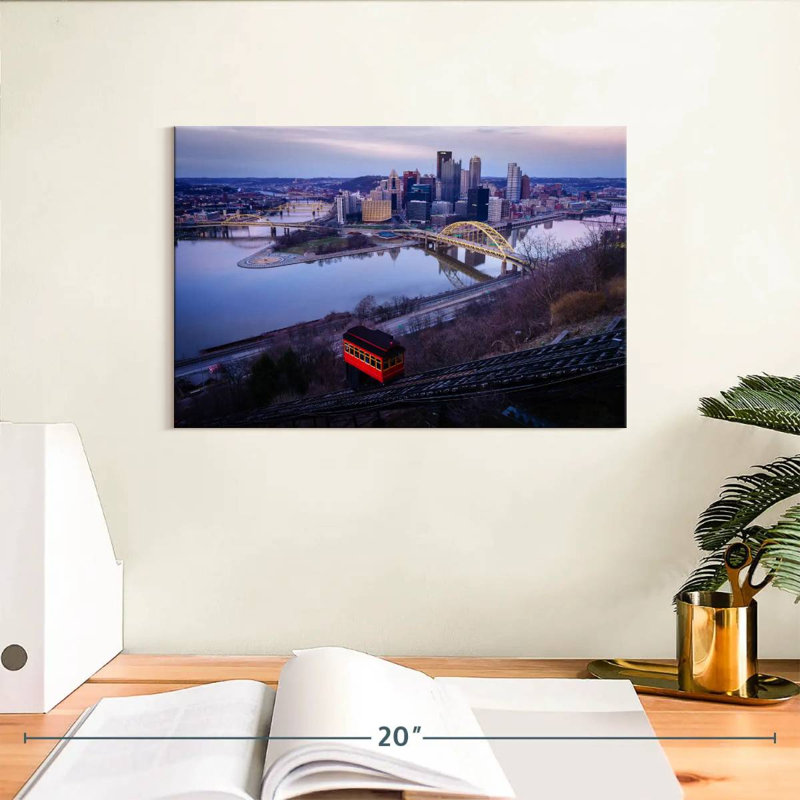Sireci surplombant Pittsburgh, H 8 po x l 12 po