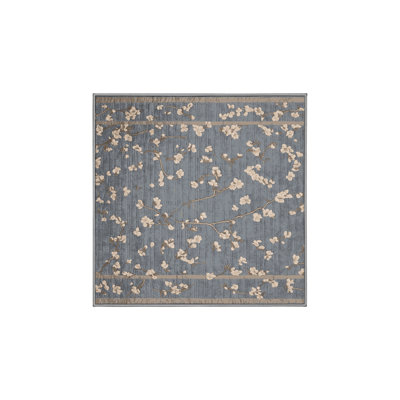 Tapis gris soyeux et moelleux