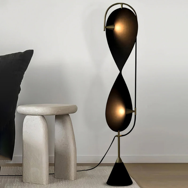 Métaux noirs + lampes sur pied de forme libre Fabri