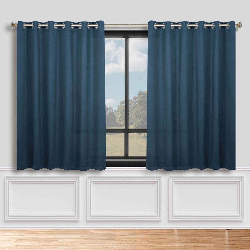 Paire de rideaux obscurcissant avec œillets Millendon, L 70 po x L 63 po, Bleu marine