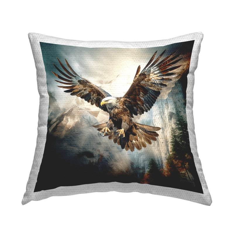 Coussin décoratif d'extérieur à motif d'aigle intense avec ailes déployées par Roozbeh Bahramali