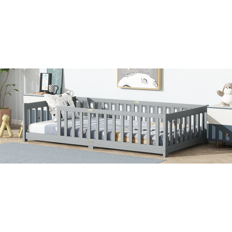 Lit simple gris avec clôture, idéal pour les espaces résidentiels compacts, favorise l'autonomie 7 lattes en contreplaqué Support optimal du matelas, aide à développer l'autonomie