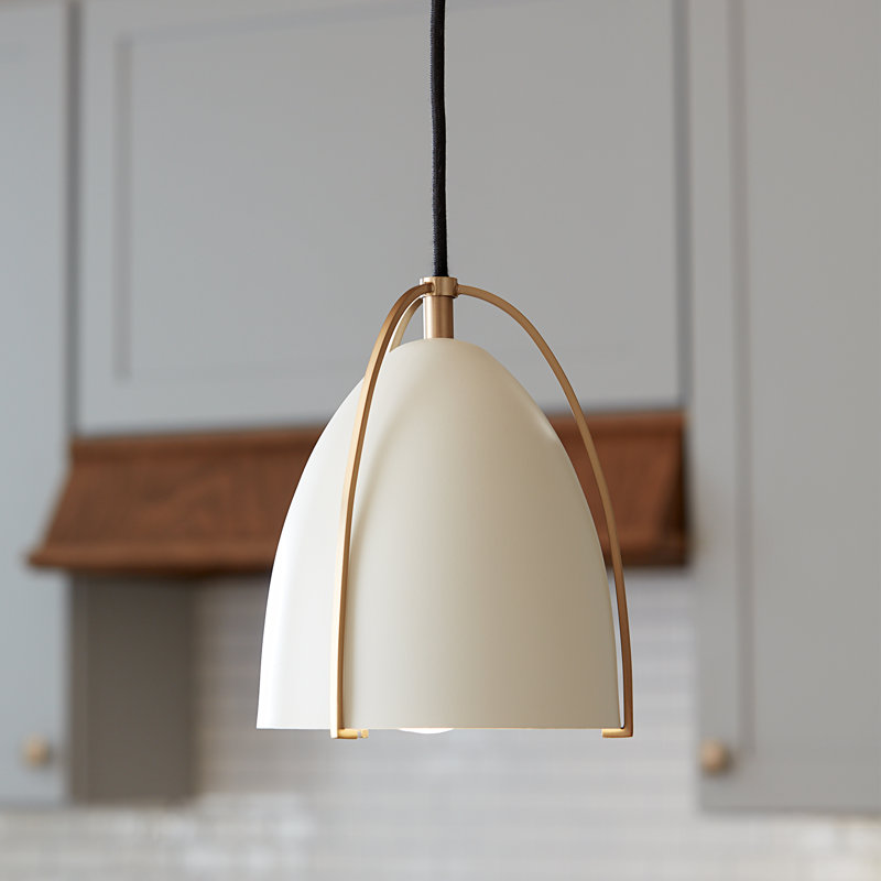 Luminaire suspendu conique à 1 lumière Nikki, Blanc, H 7,5 po x l 6,25 po x l 6,25 po, Laiton satiné
