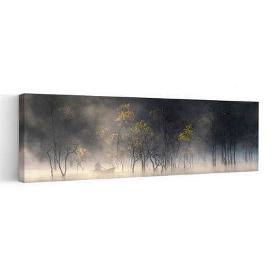 Bateau dans un lac brumeux, art mystérieux et mystérieux forêt d'automne, art mural