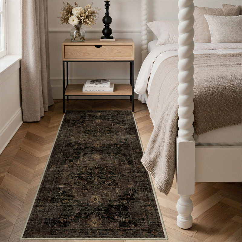 Tapis de couloir oriental performance gris anthracite / chocolat Tiyler 2 pi x 6 pi, lavable à la machine