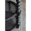 Table ronde avec tablettes - bois noir pour un charme rustique et deux rangements ouverts