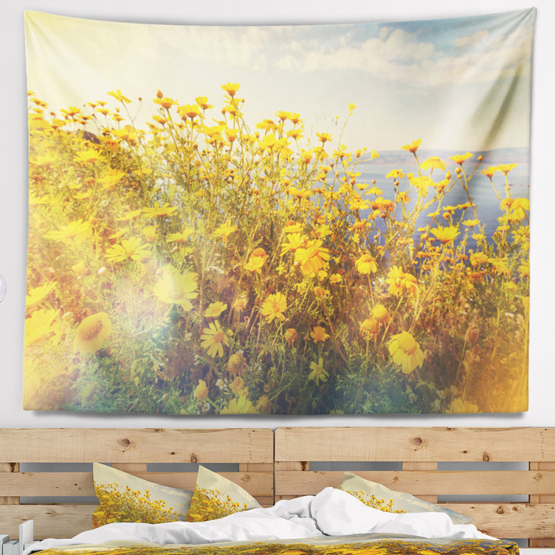 Tapisserie florale de fleurs jaunes sauvages, H 32 po x l 39 po