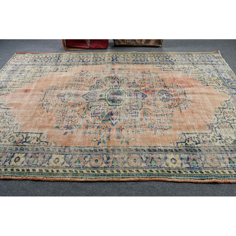 Tapis turc surdimensionné tissé à la main de style rétro idéal pour le bureau ou la chambre à coucher dans une couleur orange vibrante