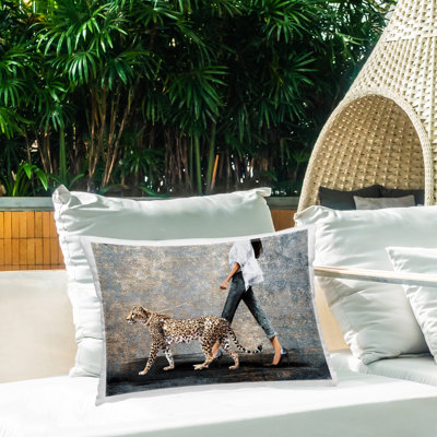 Coussin d'extérieur imprimé femme tendance avec léopard par Svetlana Aleynikova