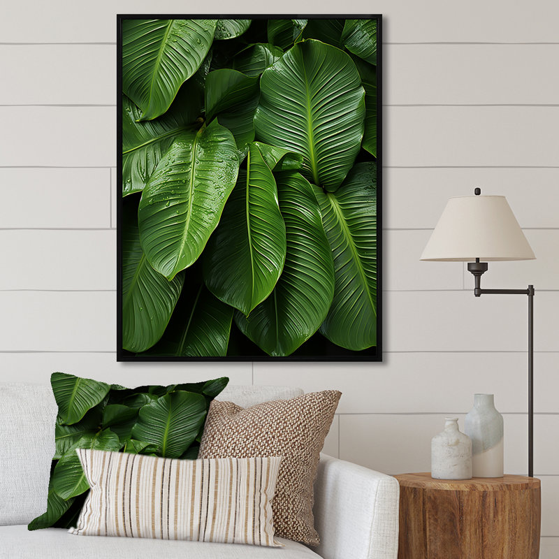 Emerald Exotic Embrace Palmscape sur toile, Cadre flottant noir, H 44 po x l 34 po x P 1,5 po