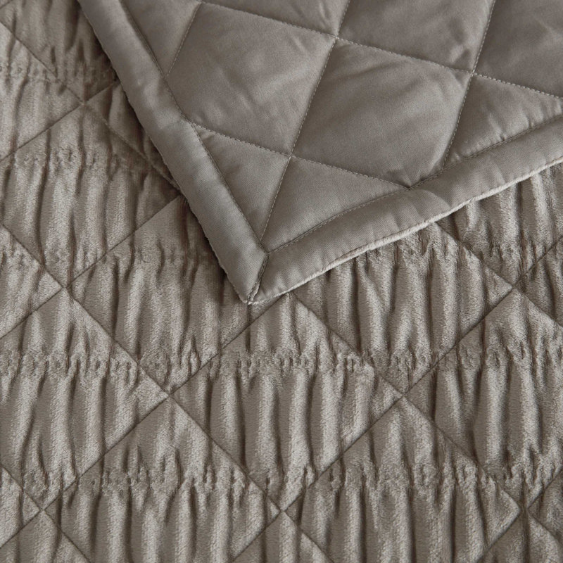 Vera Wang Crushed Velvet Brown Reversible Quilt Set, Queen Quilt + 2 Standard Shams