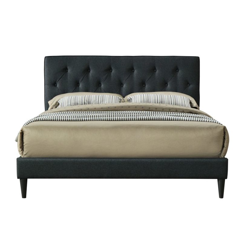 Lit double dans une boîte avec tête de lit noire et tissu
