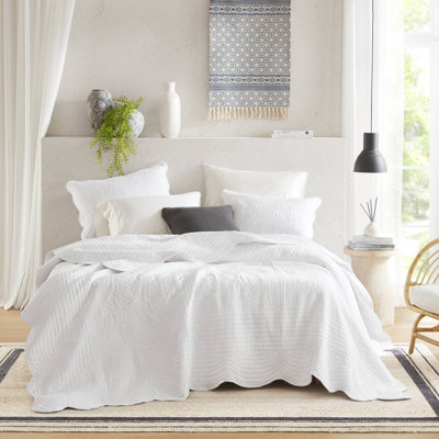 Tuscany Scalloped Edge Quilt Set