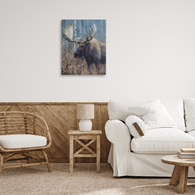 Orignal expressif dans une toile de forêt, design par James Corwin