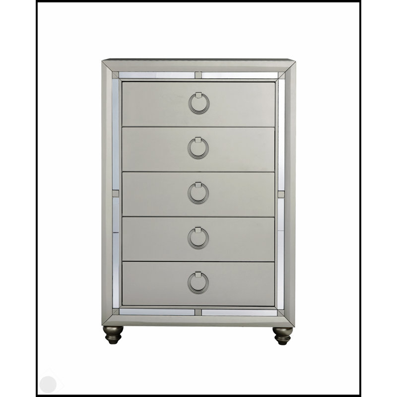 Commode argentée CHLOE GEMSTONE avec des accents de miroir élégants et des tiroirs spacieux pour le rangement organisé