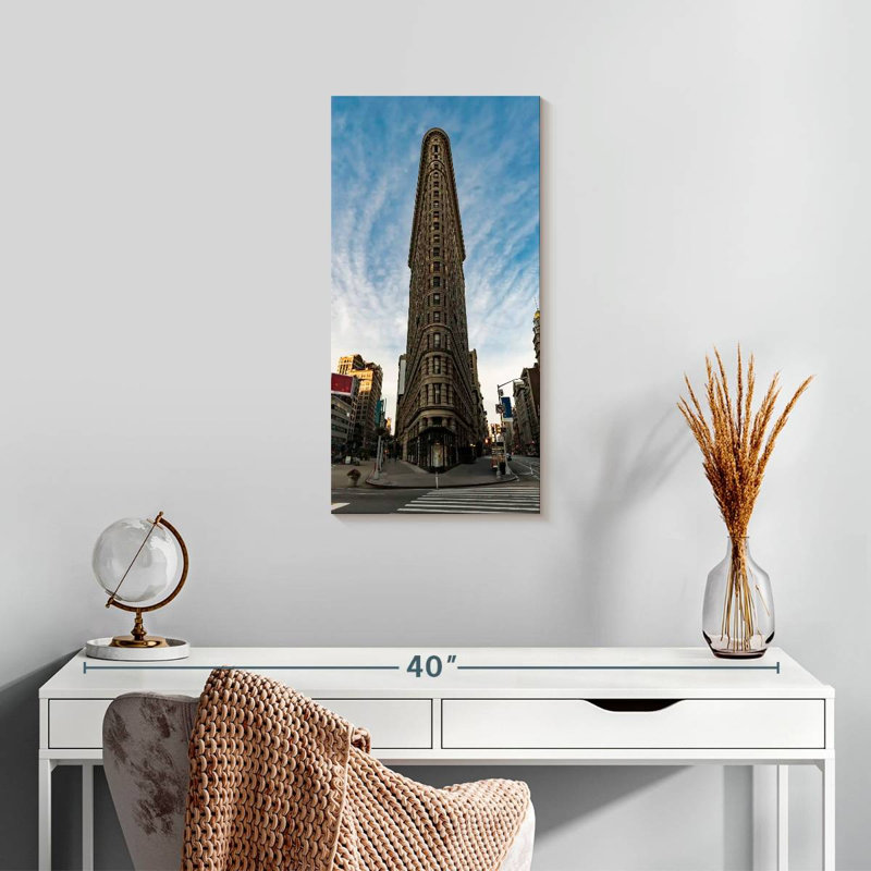 NYC Flatiron Building, H 24 po x l 12 po