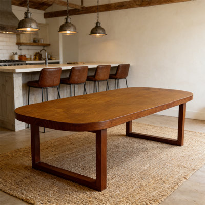 Table de salle à manger moderne en bois massif avec des coins arrondis