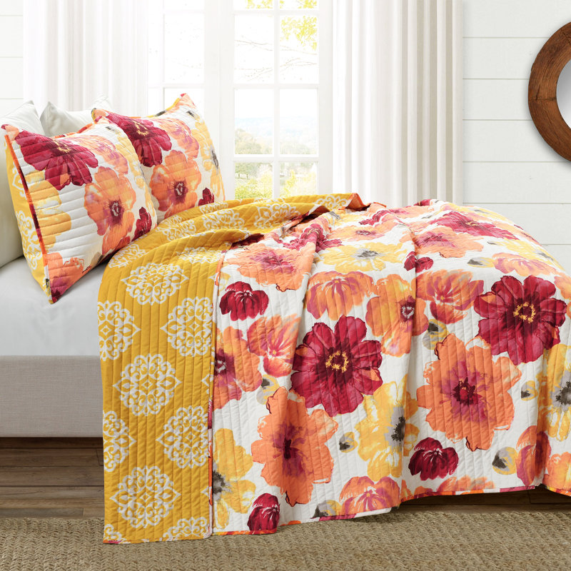 Leah Reversible Quilt Set, Red, King Quilt + 2 King Shams