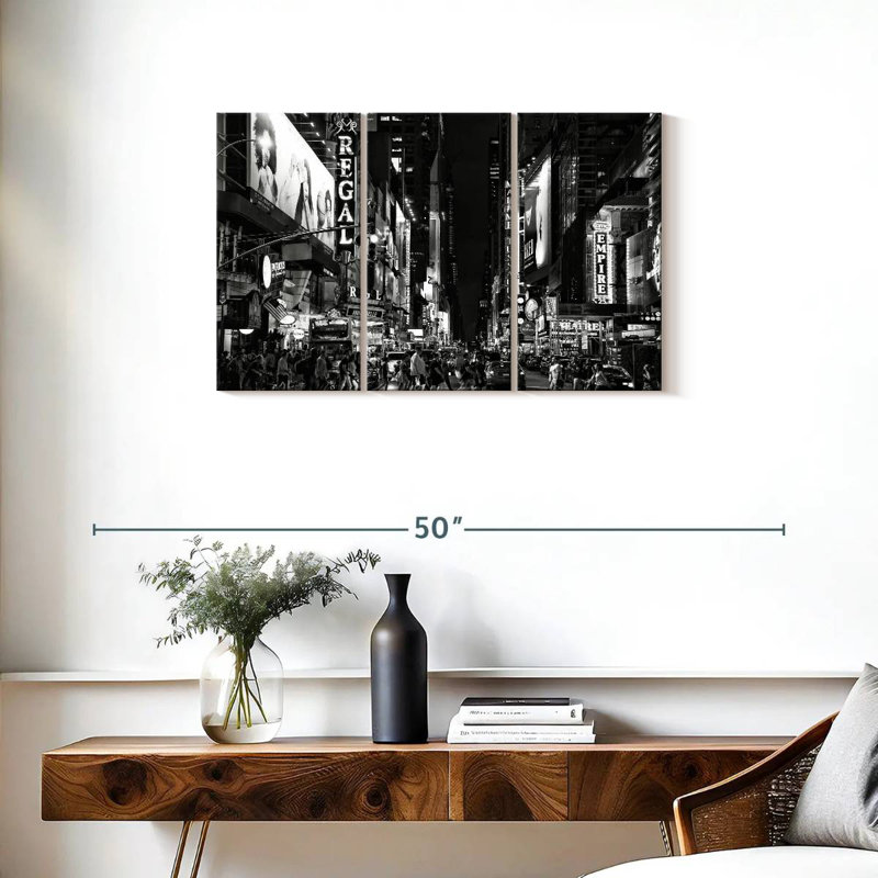 Kavia Times Square par nuit, H 20 po x l 33 po