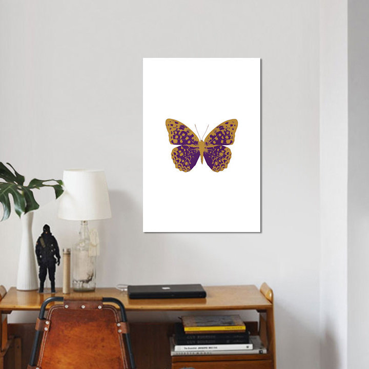 Papillon mauve par Orara Studio - Giclée sur toile tendue avec châssis, H 12 po x l 8 po x P 0,75 po, Toile tendue