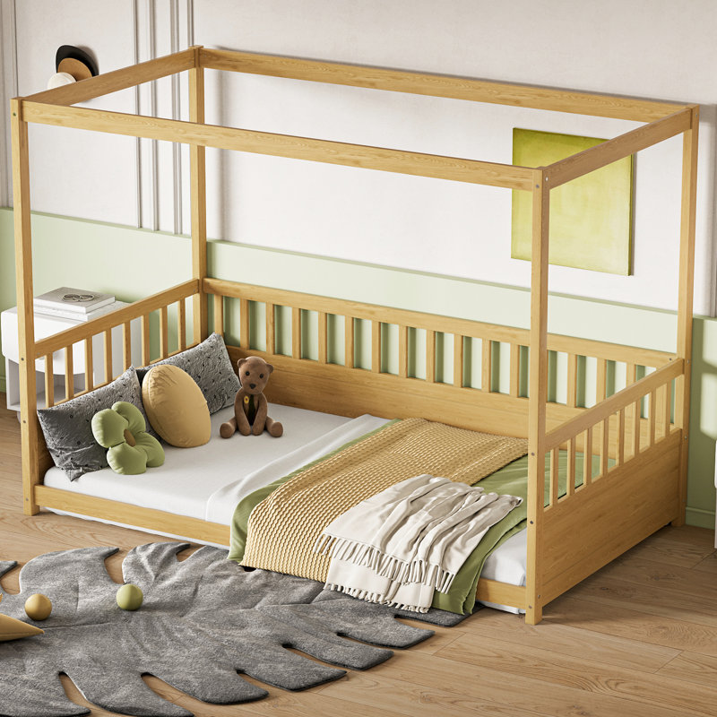 Structure de lit simple en bois naturel