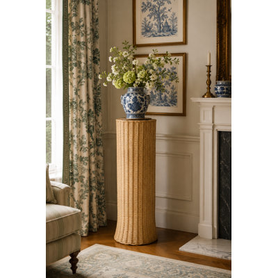 Round Scalloped Wicker Pedestal