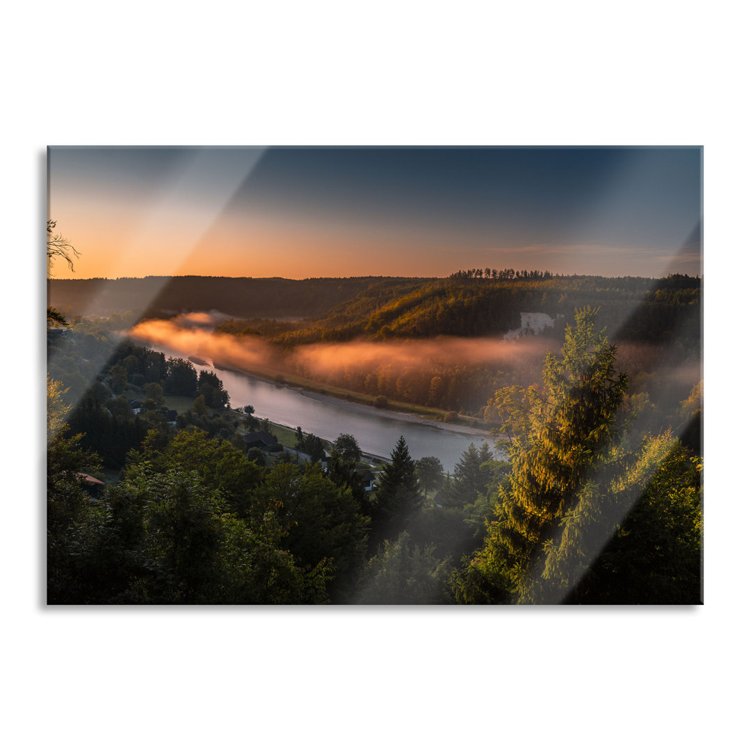 Glasbild Nebel über einem Fluss in einer Waldlandschaft