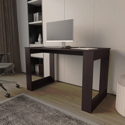 Bureau d'écriture avec une grande surface de travail