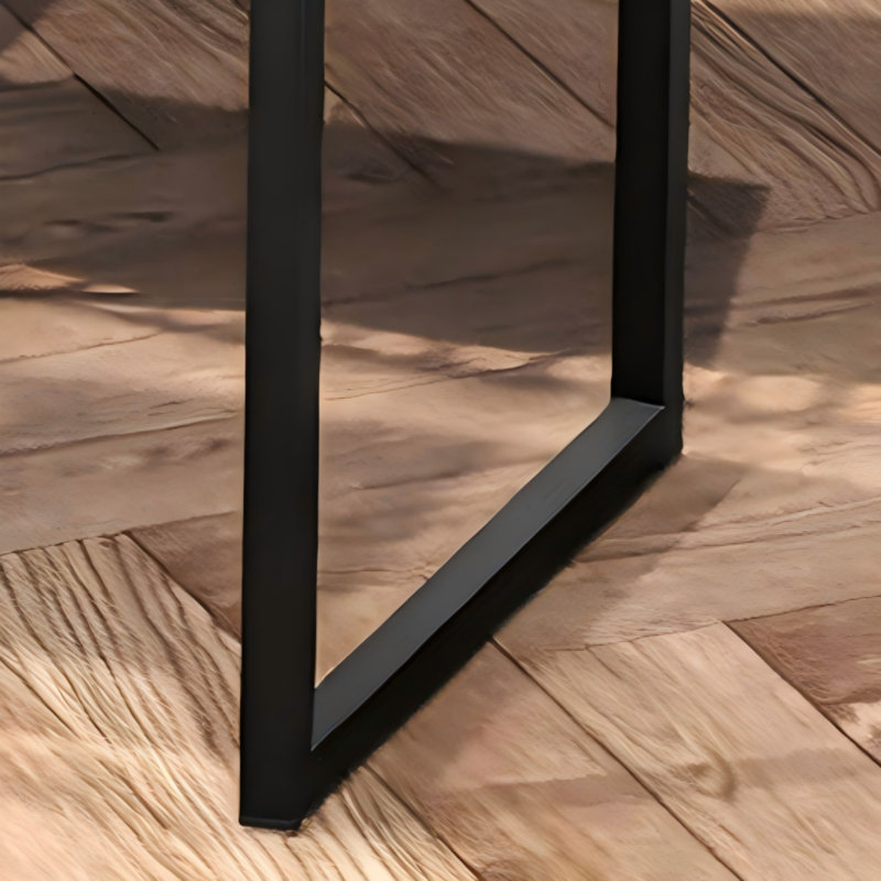 Ce bureau personnel en bois naturel aux tons bruns est simple, polyvalent et convient aux petits espaces de chambre à coucher. Sa structure robuste le rend idéal pour le bureau et le bureau, ainsi que pour les tâches quotidiennes.