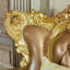 Chaise de salon de style européen sculptée.