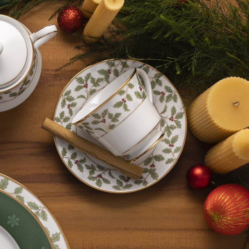 Ensemble de 4 soucoupes de 6 po Noritake Holly & Berry Gold