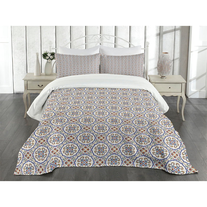 Ambesonne Geometric Bedspread Set  Ornate Western Motif  Multicolor, King Coverlet / Bedspread + 2 Standard Shams