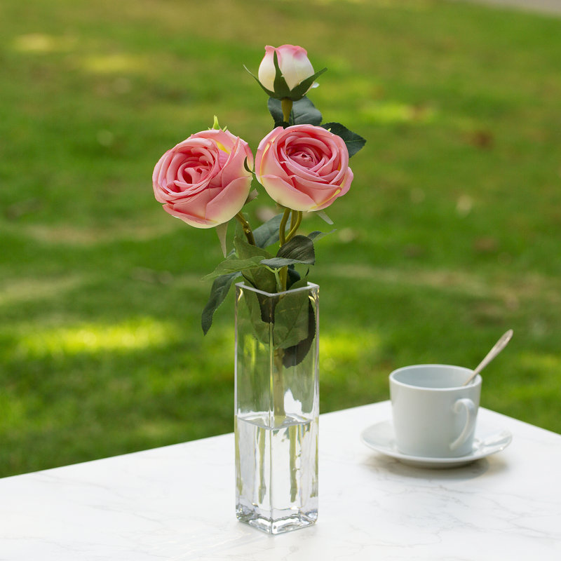 Arrangement floral de roses dans un vase, Rose foncé