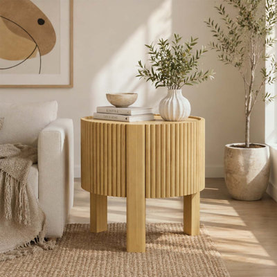 Table d'appoint ronde cannelée avec rangement, porte à fermeture en douceur, parfaite pour les salons compacts