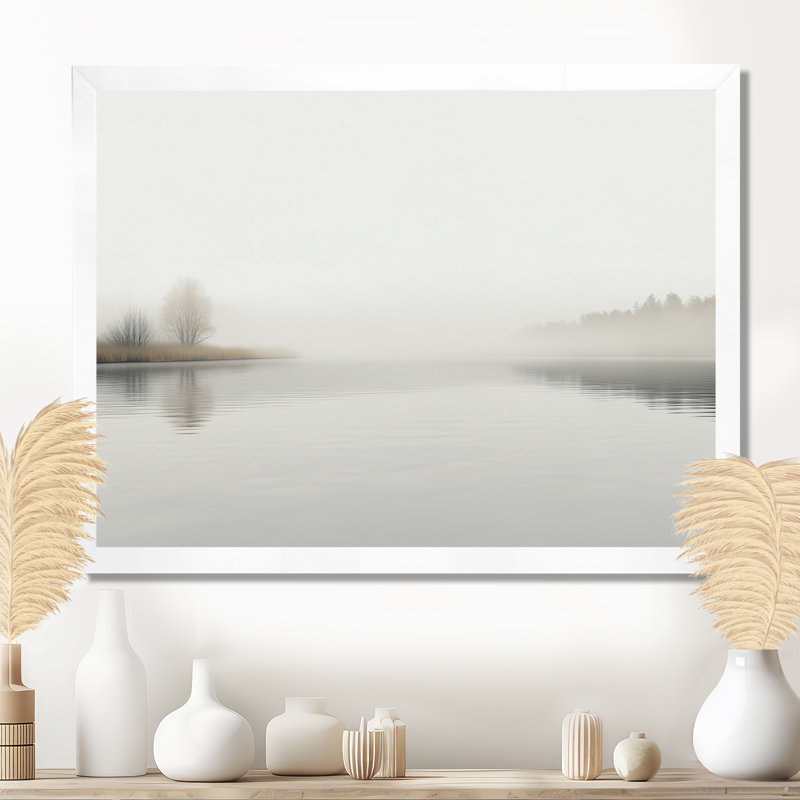 Tableau encadré « Horizon matinal brumeux sur une rivière » de Minimalgrey - Lacs et rivières, H 24 po x l 32 po