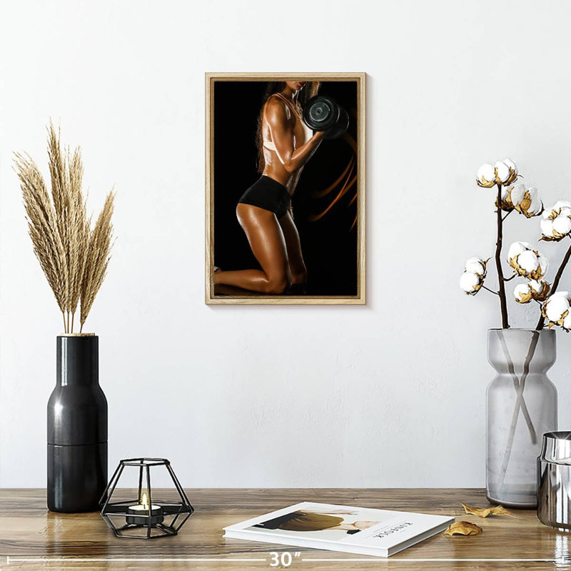 Dame soulevant des haltères, 9 po x 13 po, Floating Frame Natural Wood