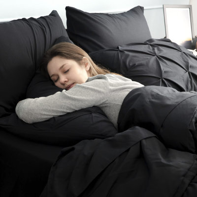 Édredon en pli noir avec draps, taies d'oreiller et taies décoratives