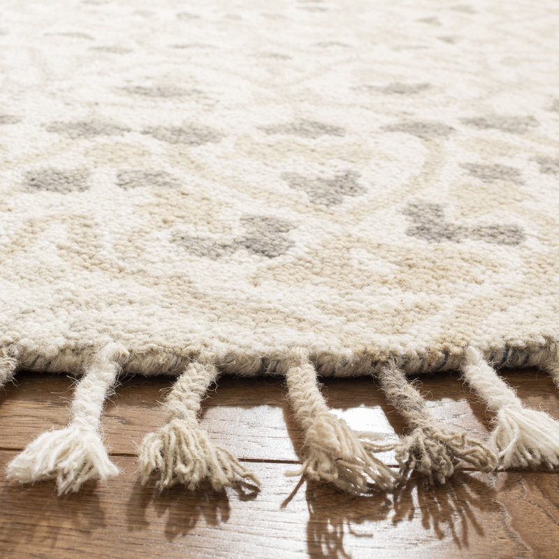 Jahiem Floral Handwoven Wool Area Rug in Ivory/Taupe, Round 4'