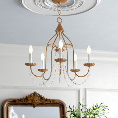 Lustre traditionnel à 5 lumières de style bougie avec détails en cristal Hauppauge