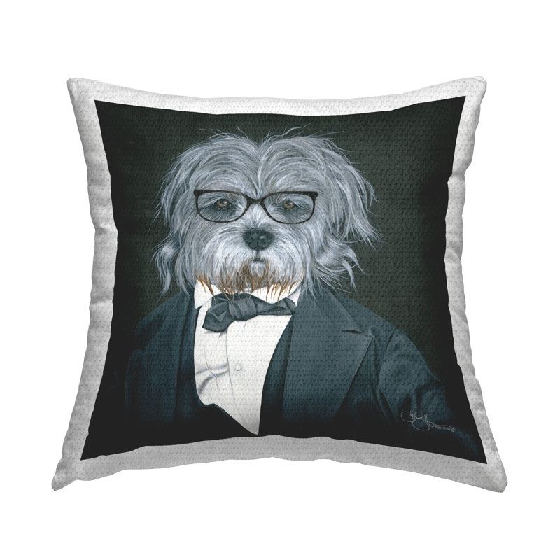 Coussin d'extérieur pour homme portant un costume d'homme formel