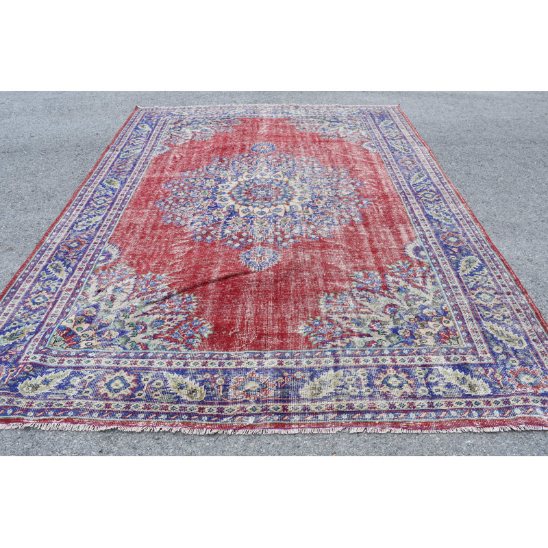 Très grand tapis rouge turc antique surdimensionné, idéal pour ajouter sophistication et style classiques à n'importe quelle pièce