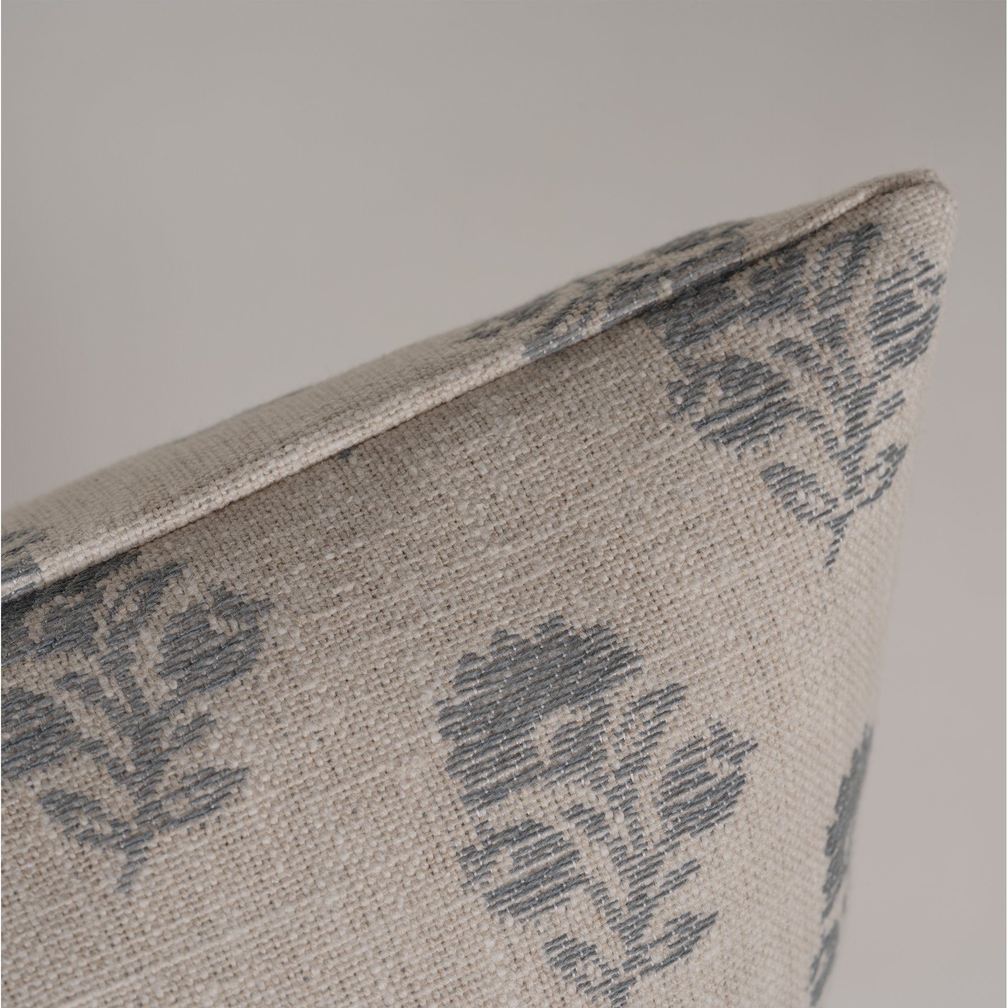 Hamachi Polyester Throw Square Pillow Cover & Insert, Square 26", Feather, Blue Floral 2