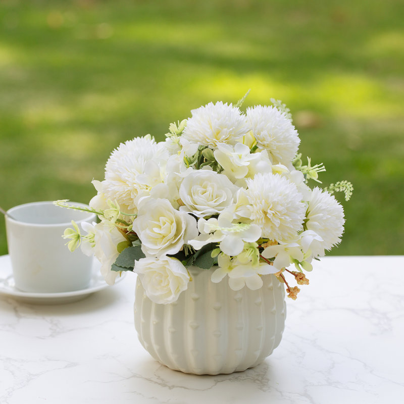 Arrangement floral mixte en pot, Crème
