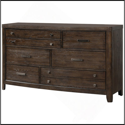 Commode antique brun avec tiroirs en cèdre