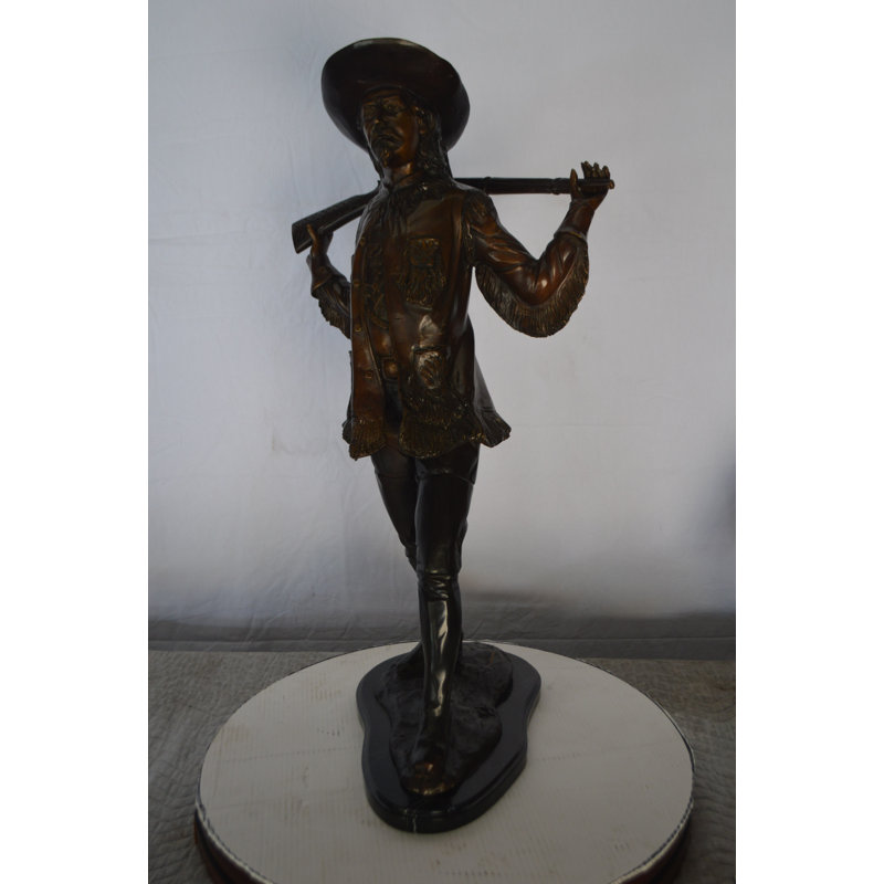 Statue Moraine Buffalo Bill en bronze montée sur une base en marbre - Taille: L 19 po x l 19 po x H 33 po.