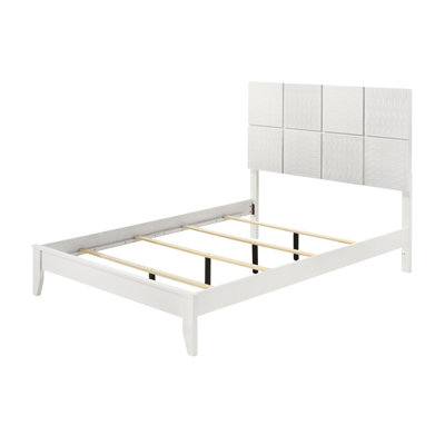 Grand lit, conception contemporaine, panneaux avant texturés, tête de lit à panneaux géométriques, finition blanche, cadre de lit en bois, style de chambre à coucher
