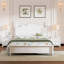3 chambres avec lit plateforme en bois joyeux et deux tables de chevet - Grand lit blanc