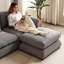 2,2 pouces modulaire pour appartement - canapé-lit en forme de L gris avec trois coussins, salon avec coussins