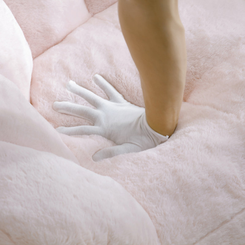 Oversized Bean Bag Chair with Footstool,Shell-Inspired Lounge Seat for Bedroom, Dorm, or Gaming, Pink Faux Fur
