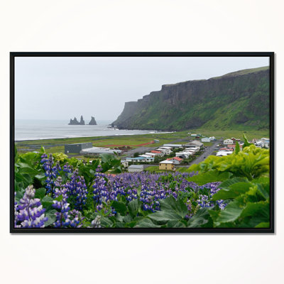 «Islandic Town Vik», photographie sur toile